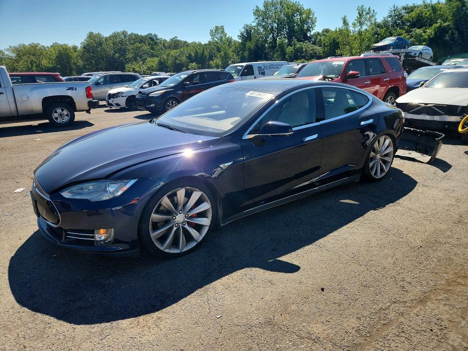 2015 Tesla Model S მანქანა იყიდება აუქციონზე, vin: 5YJSA1H21FFP70204, აუქციონის ნომერი: 63736286