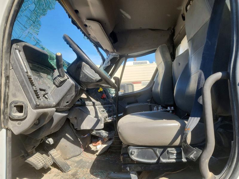Продажа на аукционе авто 2015 Freightliner M2, vin: 1FVHC5DV7FHGS1105, номер лота: 65884076