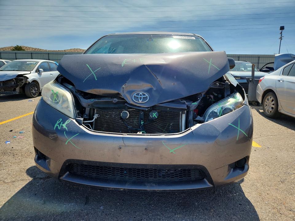 62999466 :رقم المزاد ، 5TDKK3DC6GS727806 vin ، 2016 Toyota Sienna مزاد بيع