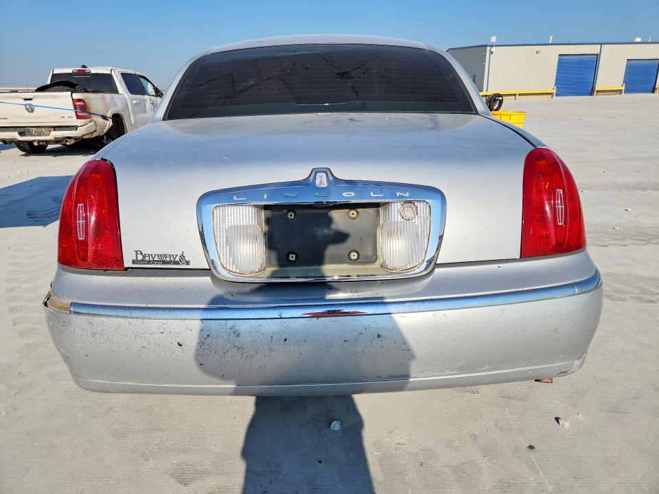 Продажа на аукционе авто 1998 Lincoln Town Car, vin: 1LNFM82W9WY722961, номер лота: 63395796