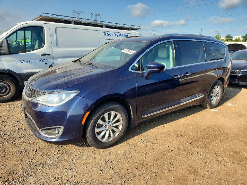 64318236 :رقم المزاد ، 2C4RC1BGXJR309674 vin ، 2018 Chrysler Pacifica مزاد بيع