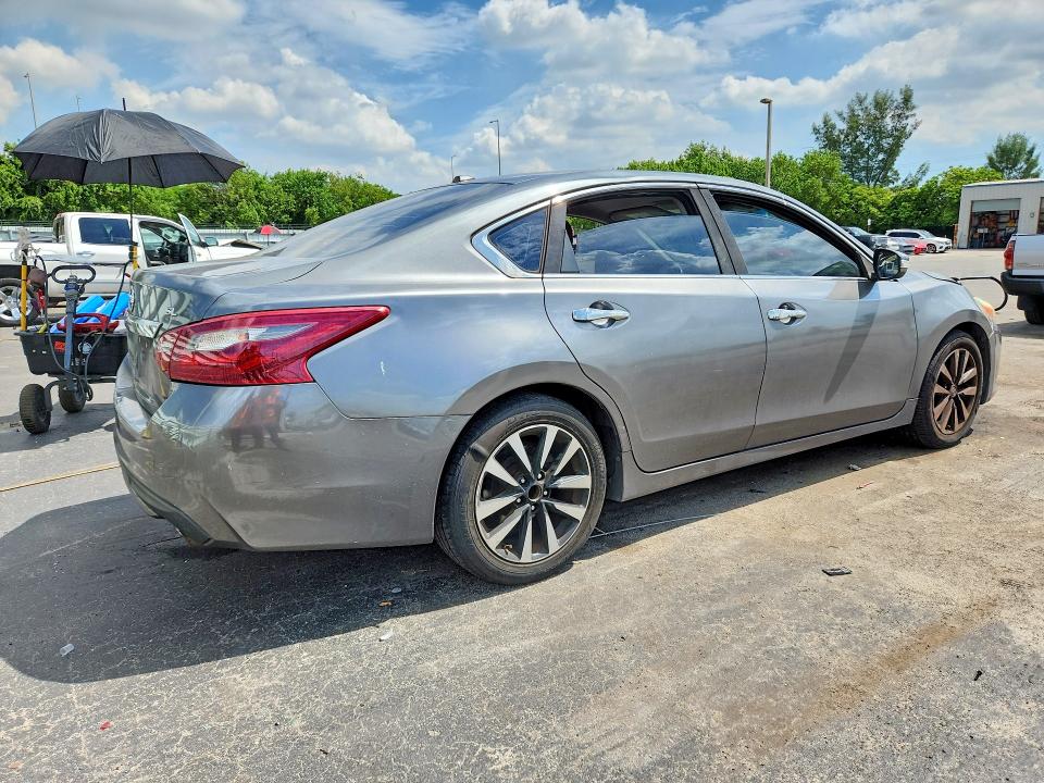 61448756 :رقم المزاد ، 1N4AL3AP4JC127994 vin ، 2018 Nissan Altima مزاد بيع