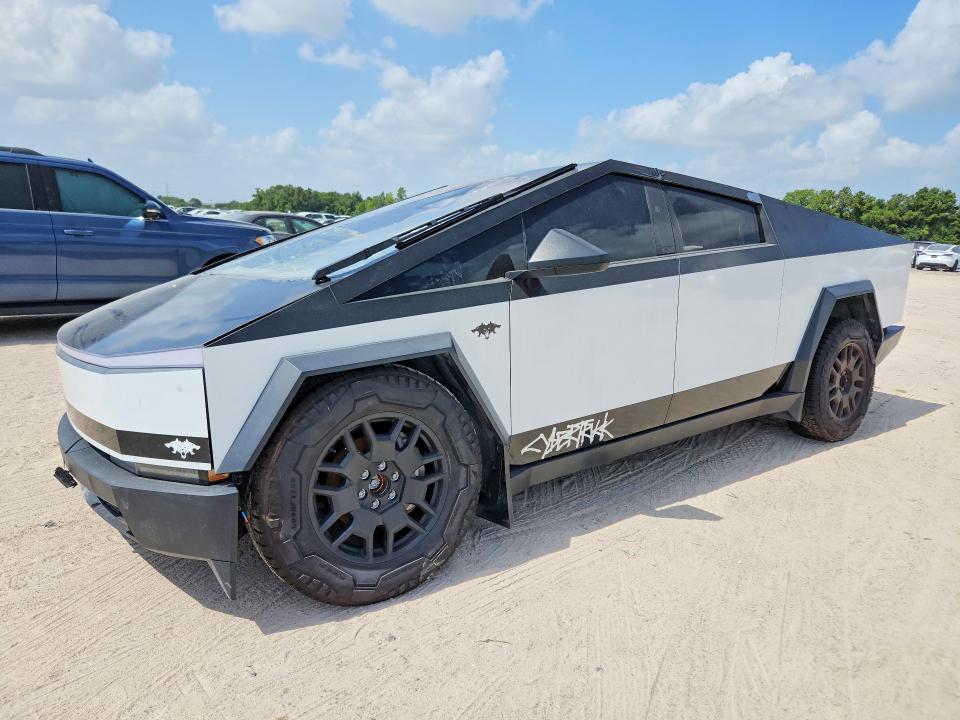 2024 Tesla Cybertruck მანქანა იყიდება აუქციონზე, vin: 7G2CEHEE2RA026867, აუქციონის ნომერი: 63858986
