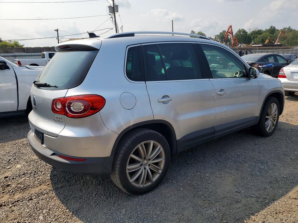 2011 Volkswagen Tiguan მანქანა იყიდება აუქციონზე, vin: WVGBV7AXXBW552468, აუქციონის ნომერი: 65033786