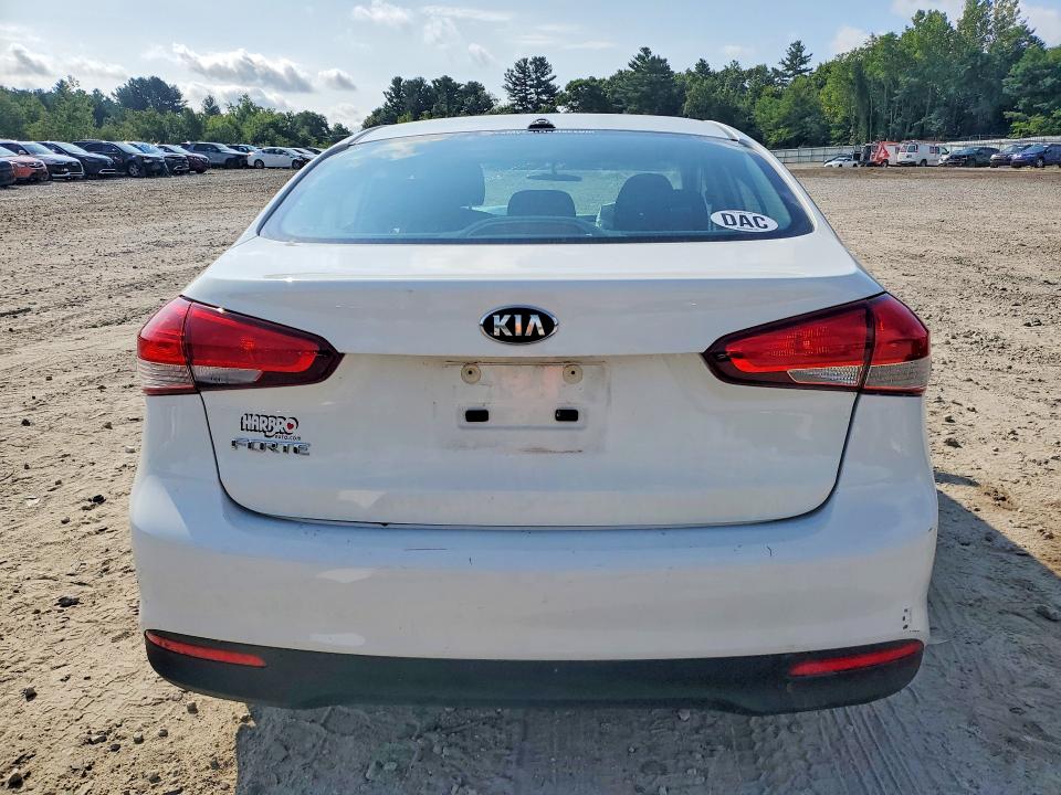 66700776 :رقم المزاد ، 3KPFK4A77HE092492 vin ، 2017 Kia Forte مزاد بيع