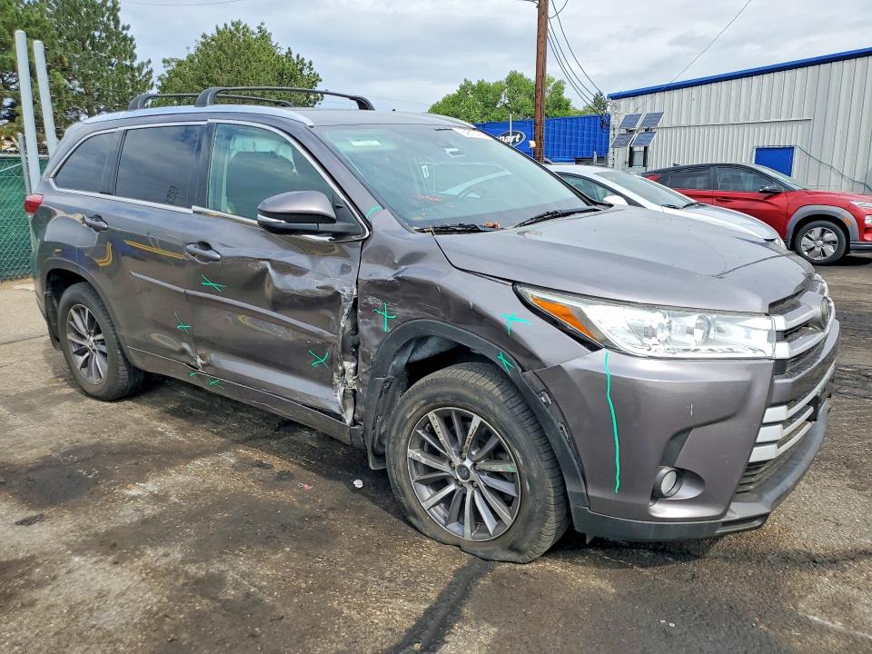 2018 Toyota Highlander მანქანა იყიდება აუქციონზე, vin: 5TDJZRFH4JS534807, აუქციონის ნომერი: 64615476
