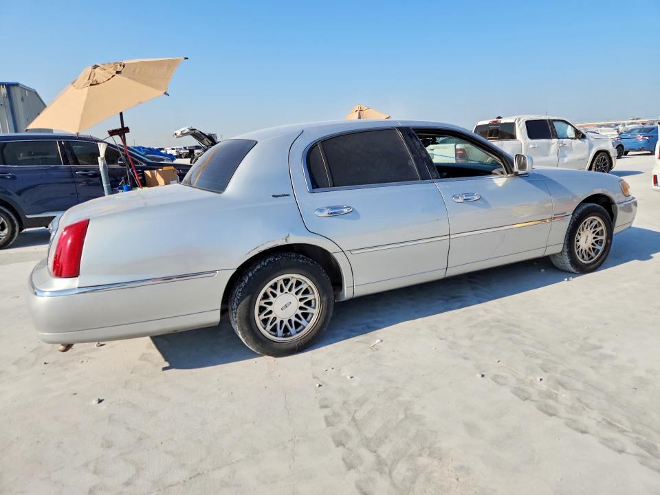 Продажа на аукционе авто 1998 Lincoln Town Car, vin: 1LNFM82W9WY722961, номер лота: 63395796