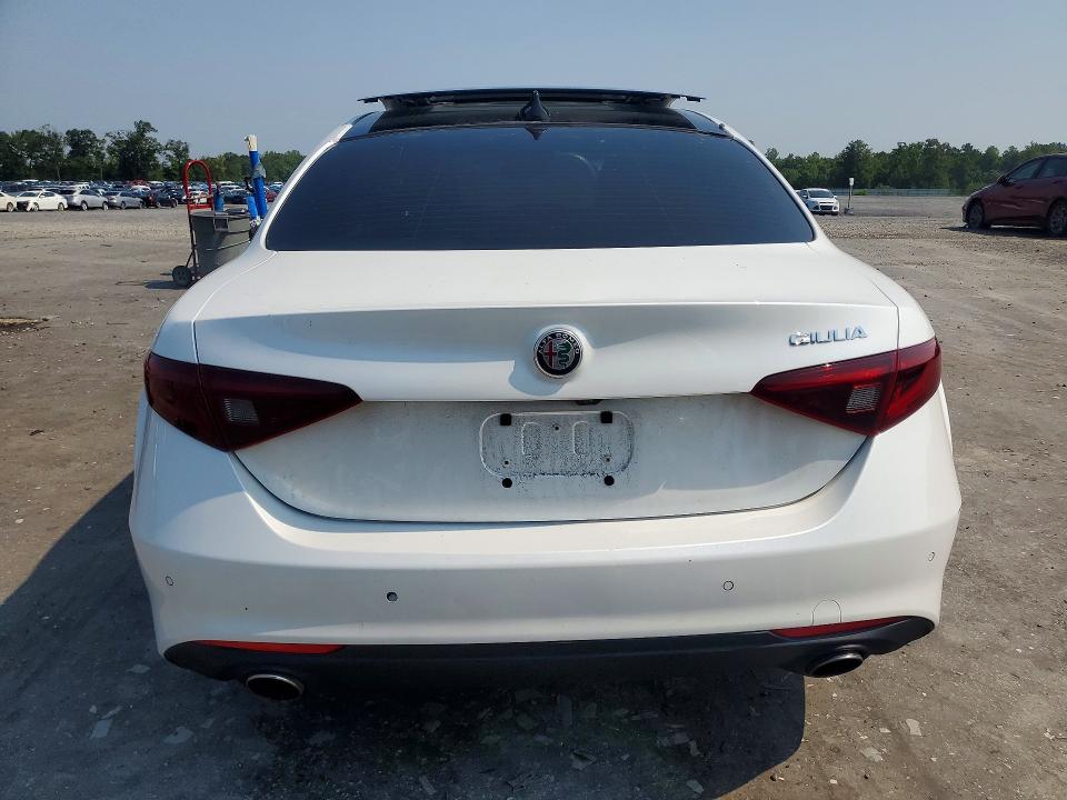 Aukcja sprzedaży 2018 Alfa Romeo Giulia, vin: ZARFAECN7J7583659, numer aukcji: 63988826