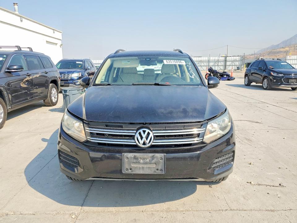 Продажа на аукционе авто 2017 Volkswagen Tiguan, vin: WVGBV7AXXHK004115, номер лота: 63516096