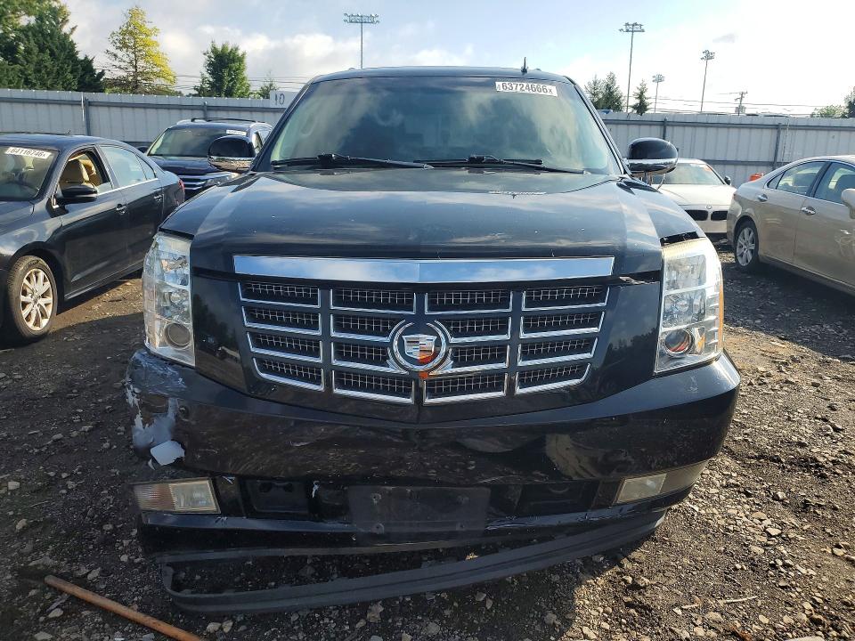 2011 Cadillac Escalade მანქანა იყიდება აუქციონზე, vin: 1GYS4AEF7BR307769, აუქციონის ნომერი: 63724666