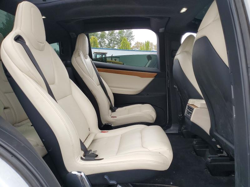 65403666 :رقم المزاد ، 5YJXCBE26LF305133 vin ، 2020 Tesla Model X مزاد بيع