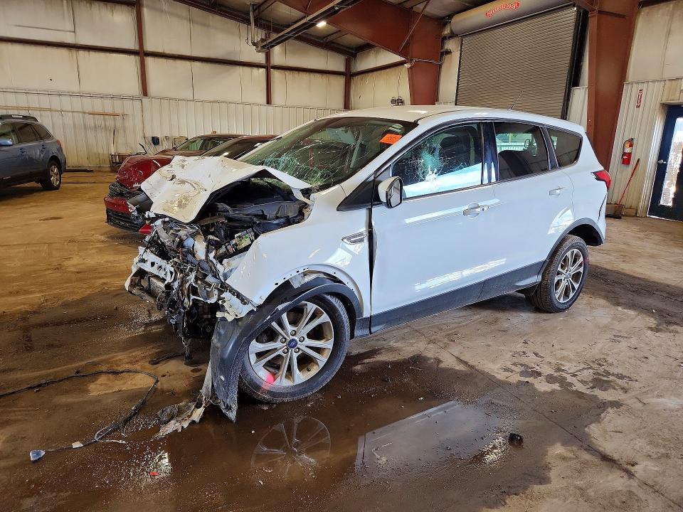 66015876 :رقم المزاد ، 1FMCU0GD6KUA04166 vin ، 2019 Ford Escape مزاد بيع