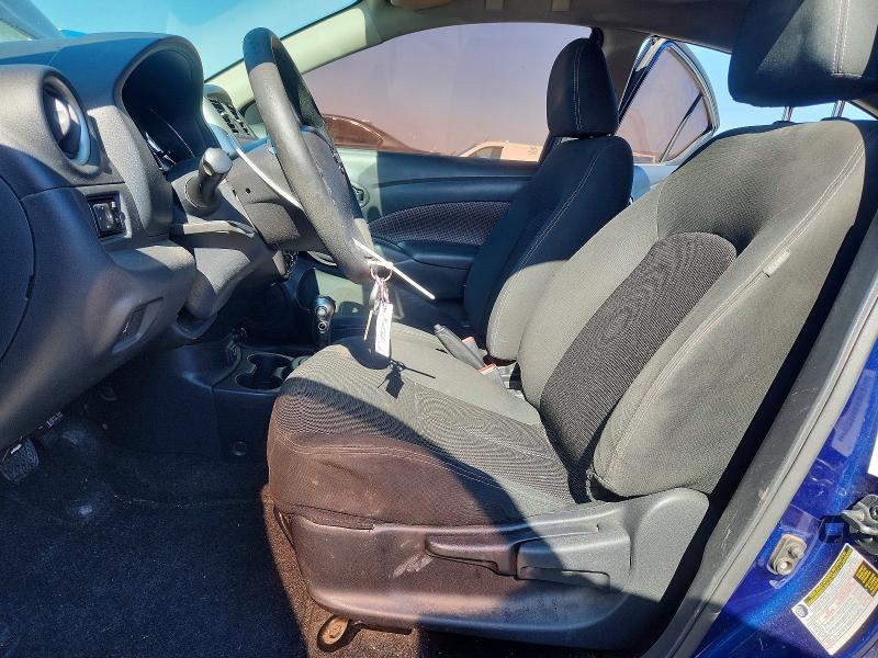 65681696 :رقم المزاد ، 3N1CN7AP7JL823020 vin ، 2018 Nissan Versa مزاد بيع