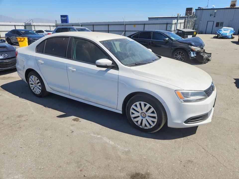 64108016 :رقم المزاد ، 3VWD17AJ5EM237972 vin ، 2014 Volkswagen Jetta مزاد بيع