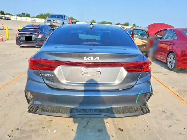 64037616 :رقم المزاد ، 3KPF24AD8NE434288 vin ، 2022 Kia Forte مزاد بيع