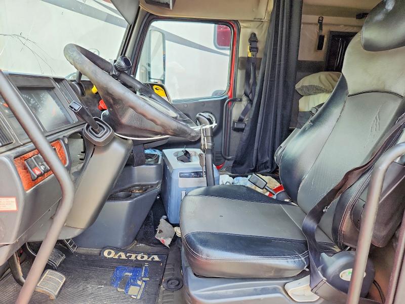 Auction sale of the 2000 Volvo Vn, vin: 4V4ND1JHXYN787031, lot number: 65492786