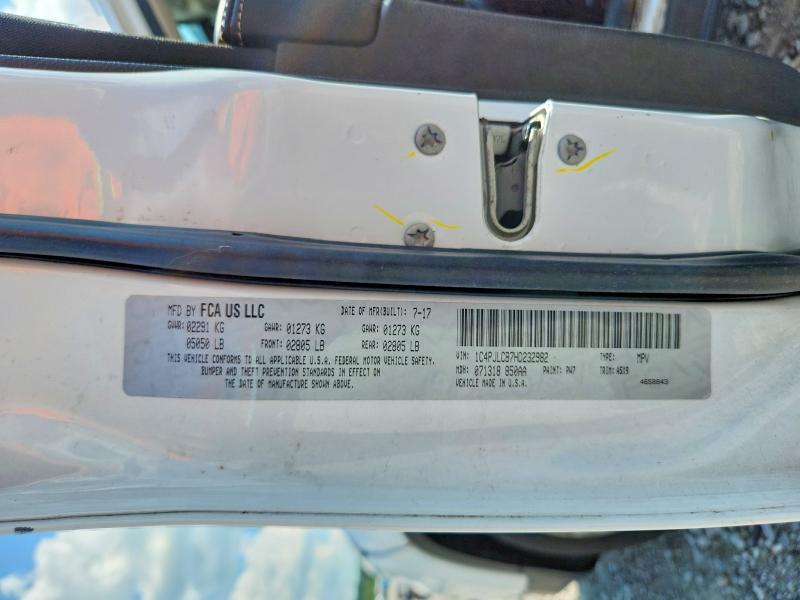 63728846 :رقم المزاد ، 1C4PJLCB7HD232982 vin ، 2017 Jeep Cherokee مزاد بيع