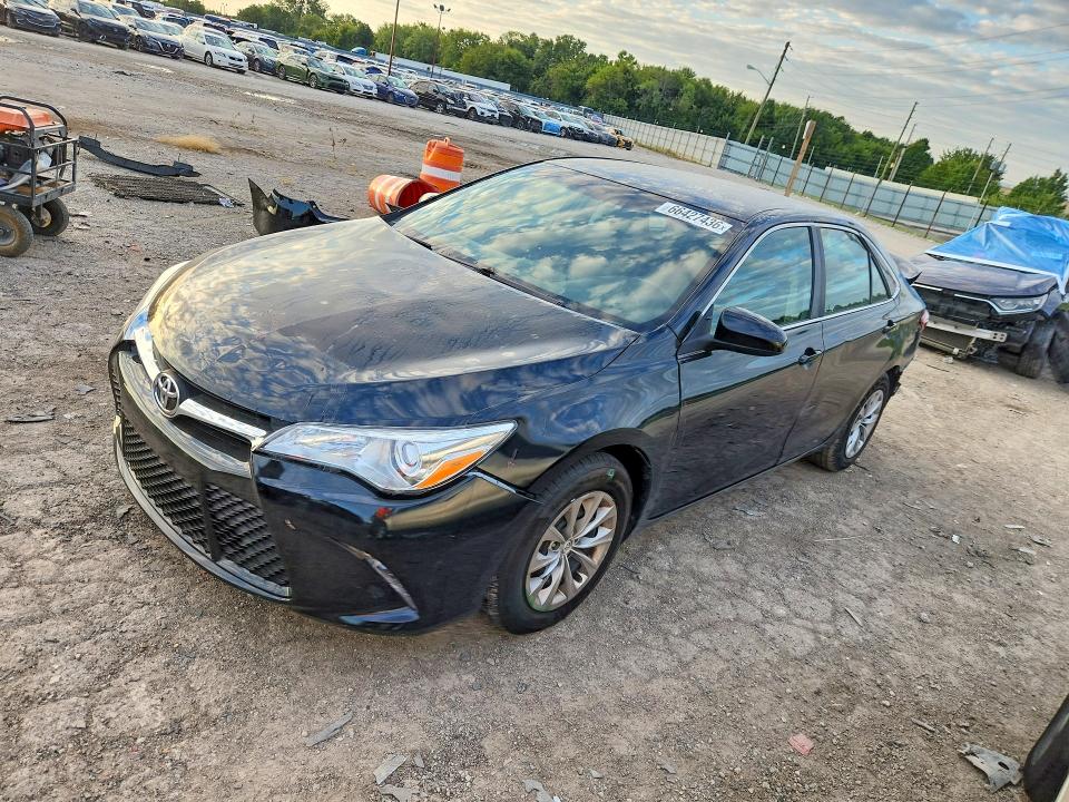 66427436 :رقم المزاد ، 4T4BF1FK5FR468105 vin ، 2015 Toyota Camry مزاد بيع