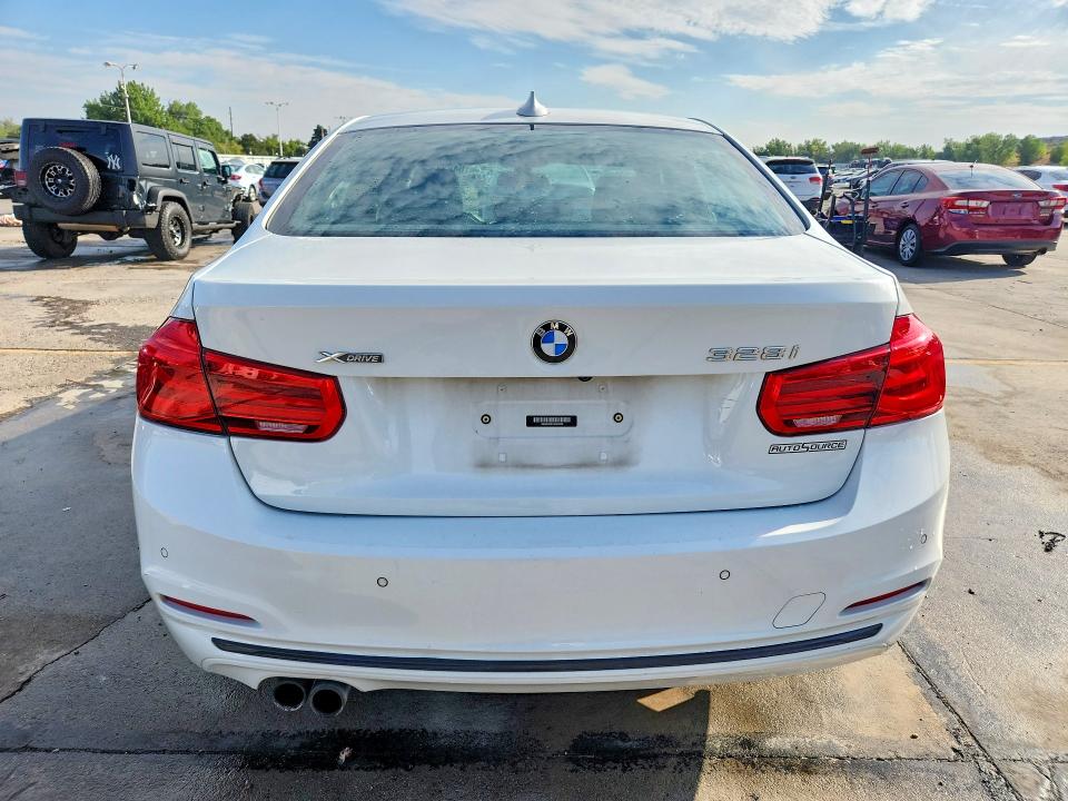 2016 Bmw 328 მანქანა იყიდება აუქციონზე, vin: WBA8E3C51GK503559, აუქციონის ნომერი: 64834836