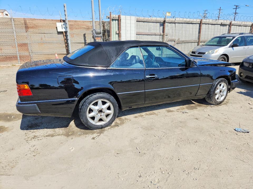 66051716 :رقم المزاد ، WDBEA66E9PB872165 vin ، 1993 Mercedes-benz 300 مزاد بيع