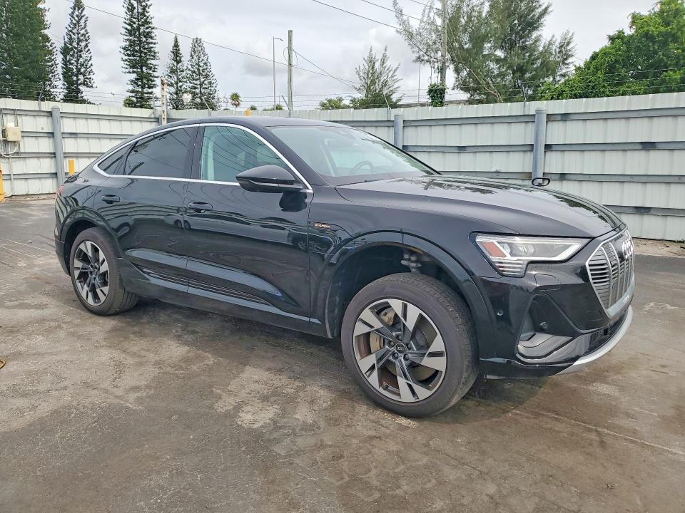 61680126 :رقم المزاد ، WA12AAGE7NB032706 vin ، 2022 Audi E-tron مزاد بيع