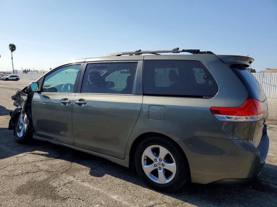 Aukcja sprzedaży 2013 Toyota Sienna, vin: 5TDKK3DC3DS302944, numer aukcji: 64652836