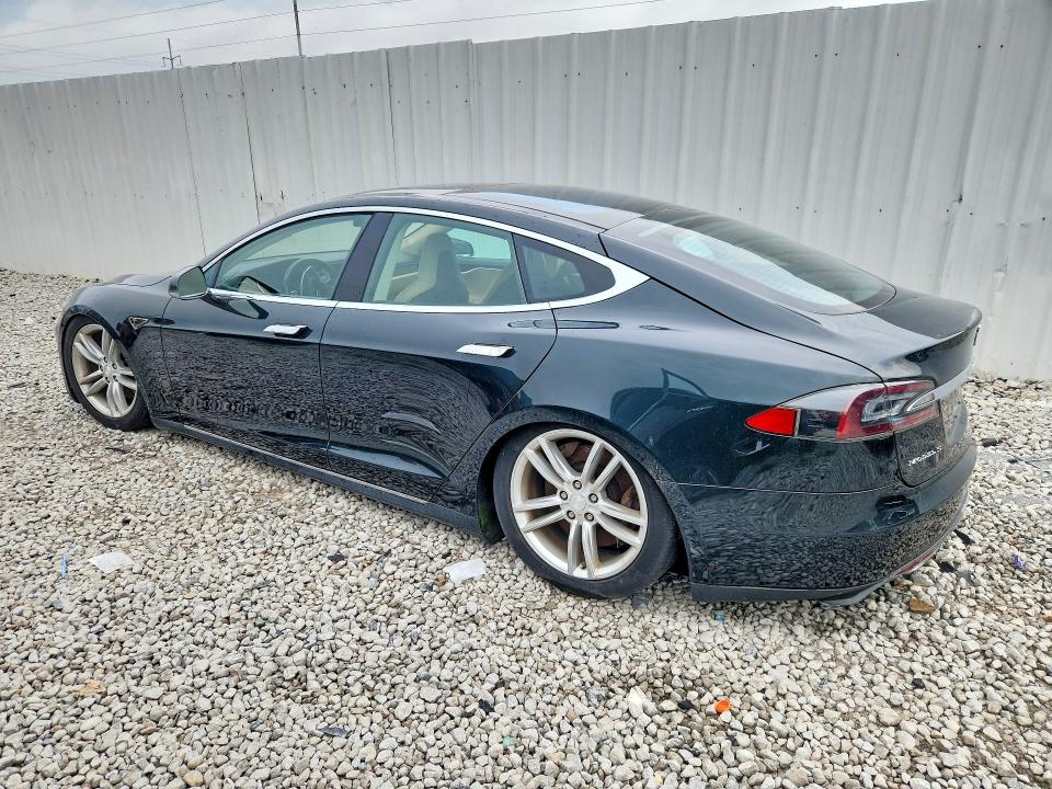 63661836 :رقم المزاد ، 5YJSA1CN2DFP05490 vin ، 2013 Tesla Model S مزاد بيع