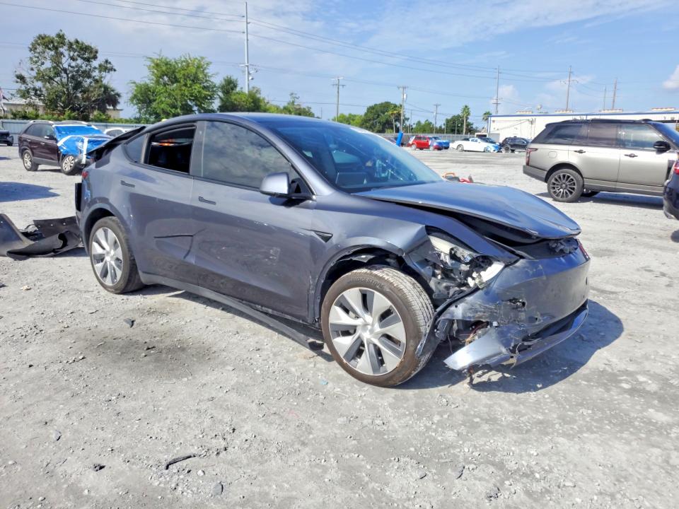 Продажа на аукционе авто 2020 Tesla Model Y, vin: 5YJYGDEE4LF047032, номер лота: 63948306