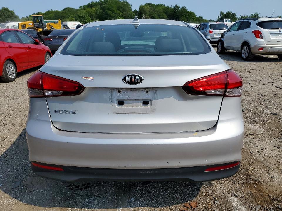 2018 Kia Forte მანქანა იყიდება აუქციონზე, vin: 3KPFL4A76JE247942, აუქციონის ნომერი: 64809316