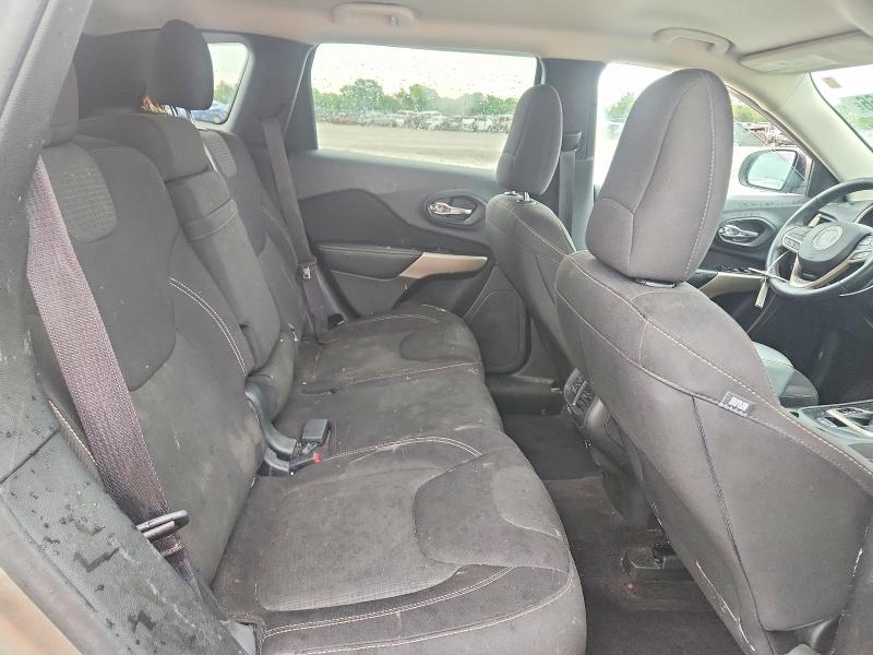 63886566 :رقم المزاد ، 1C4PJMCS4HW636350 vin ، 2017 Jeep Cherokee مزاد بيع