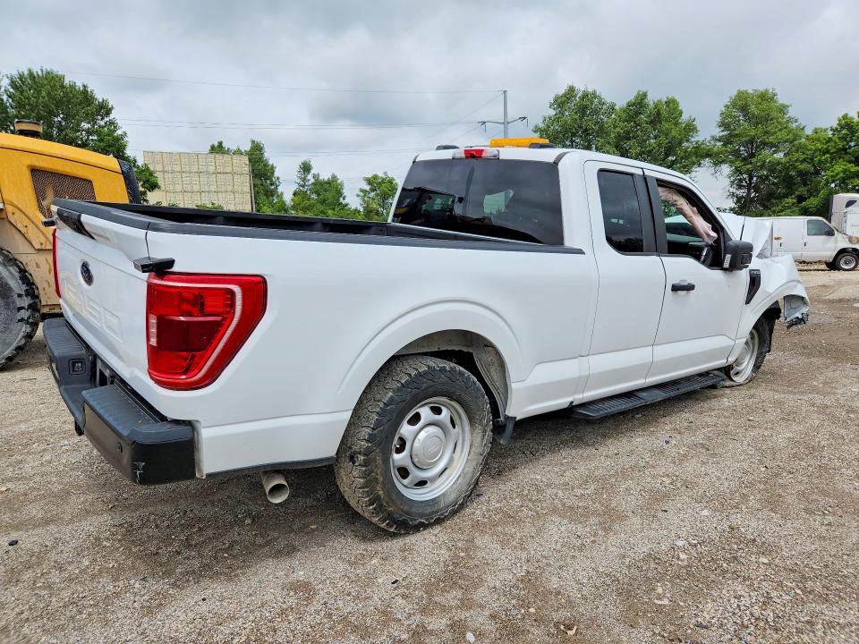 63189626 :رقم المزاد ، 1FTFX1E57NFB81019 vin ، 2022 Ford F150 مزاد بيع