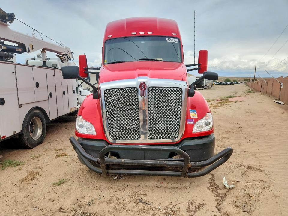 Продажа на аукционе авто 2022 Kenworth T680, vin: 1XKYDP9X8NJ485266, номер лота: 60662486