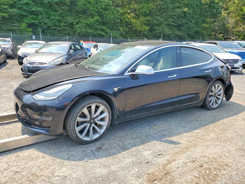 2018 Tesla Model 3 მანქანა იყიდება აუქციონზე, vin: 5YJ3E1EB0JF097072, აუქციონის ნომერი: 63221556