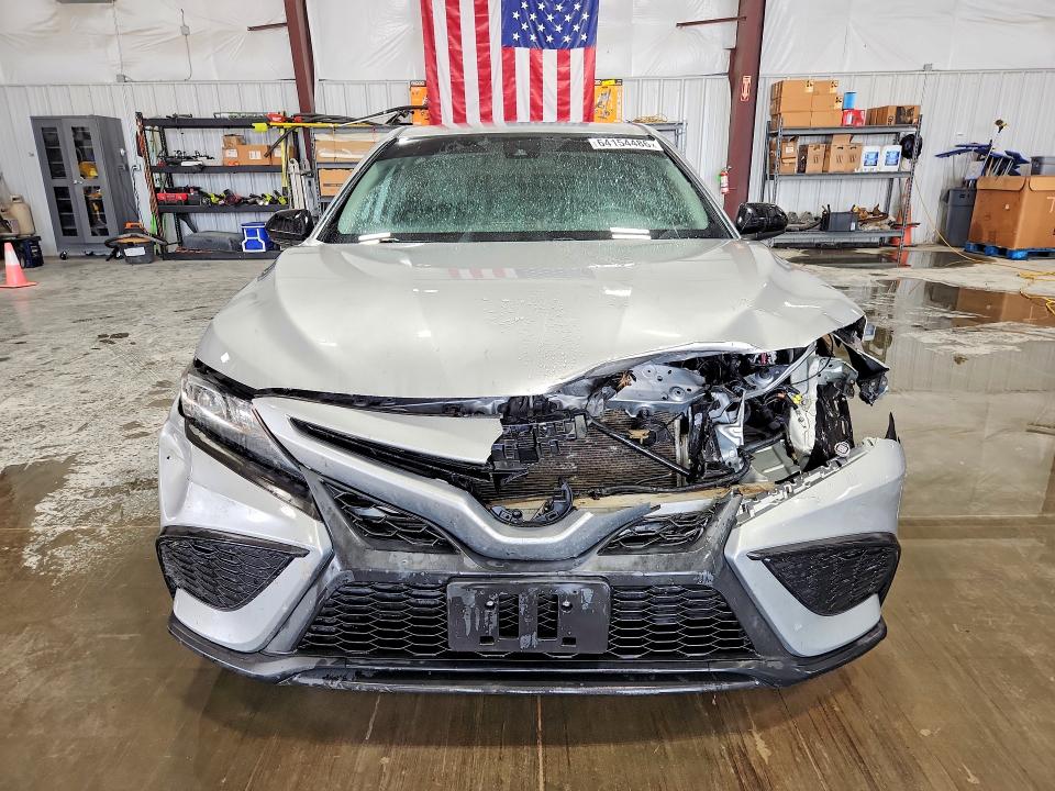 2021 Toyota Camry მანქანა იყიდება აუქციონზე, vin: 4T1G11BK3MU043581, აუქციონის ნომერი: 64154486