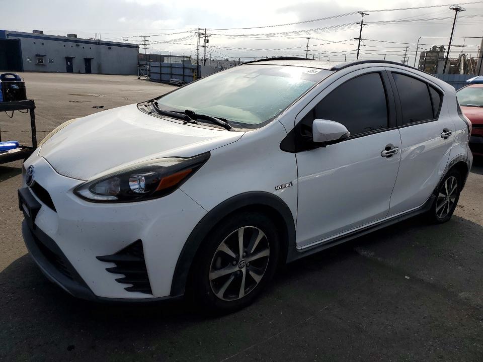 64068556 :رقم المزاد ، JTDKDTB37J1617283 vin ، 2018 Toyota Prius C مزاد بيع