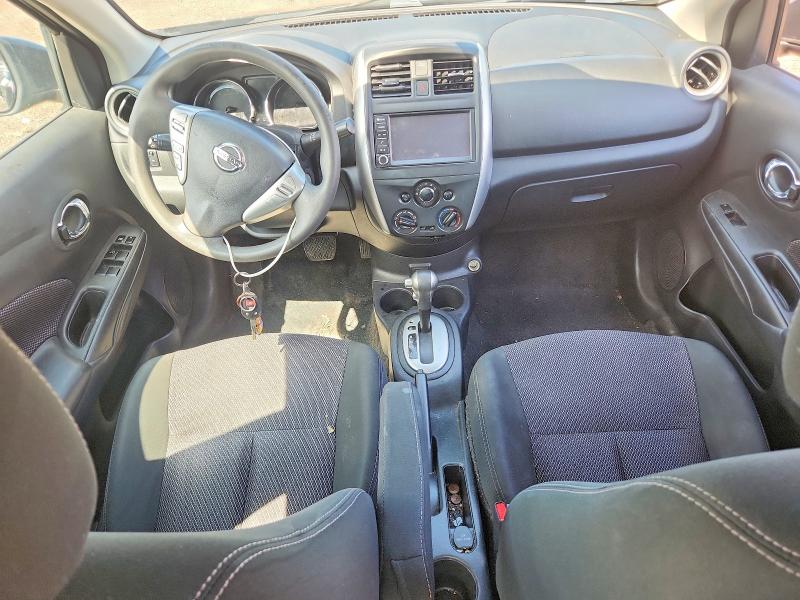 64773526 :رقم المزاد ، 3N1CN7AP1JL884301 vin ، 2018 Nissan Versa مزاد بيع