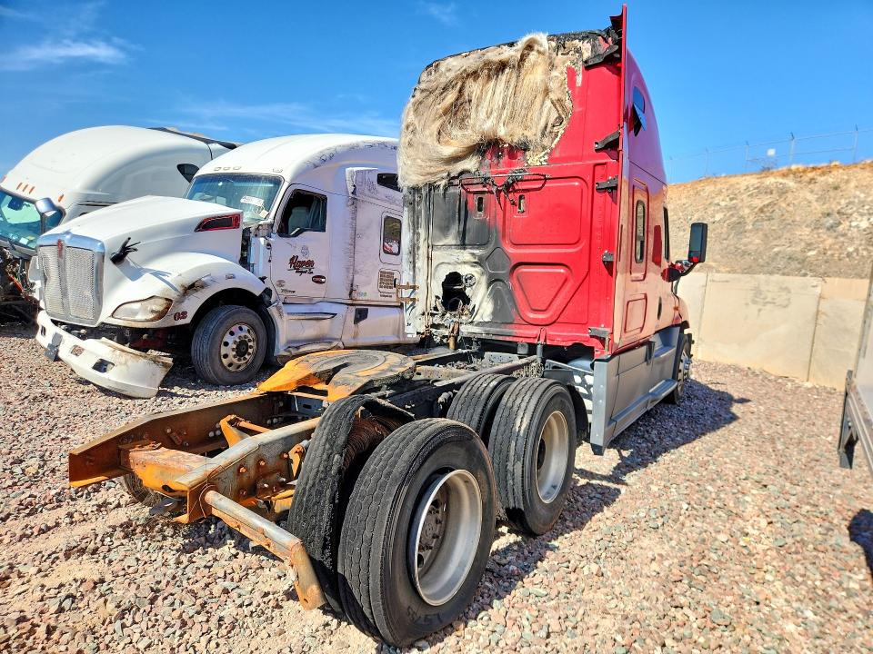 65360756 :رقم المزاد ، 3AKJGLDR8JSJE9338 vin ، 2018 Freightliner Cascadia 125 مزاد بيع