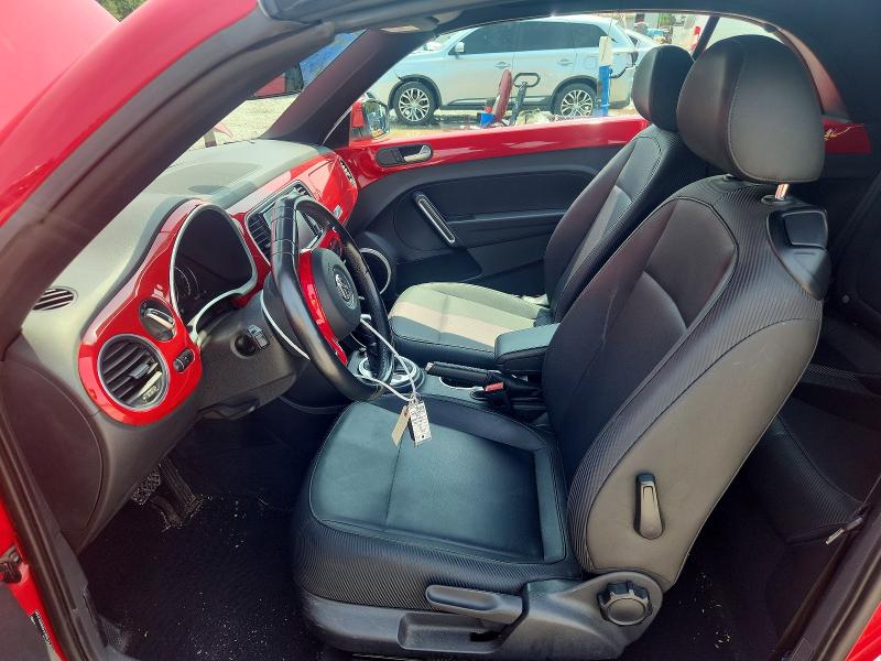 2015 Volkswagen Beetle მანქანა იყიდება აუქციონზე, vin: 3VW517ATXFM800828, აუქციონის ნომერი: 64803396