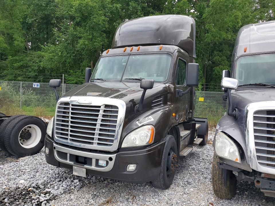 66000546 :رقم المزاد ، 1FUBGBDV2HLHH2247 vin ، 2017 Freightliner Cascadia 113 مزاد بيع