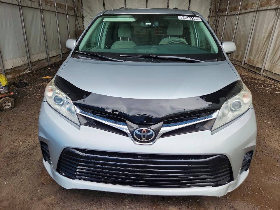 64045186 :رقم المزاد ، 5TDKZ3DC0KS976395 vin ، 2019 Toyota Sienna مزاد بيع