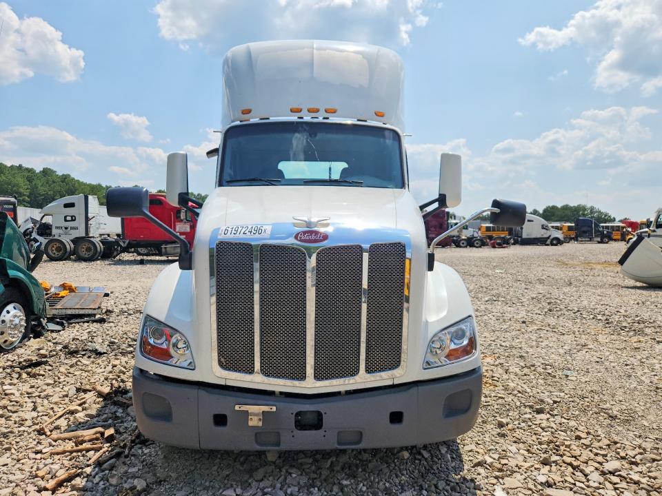 61972496 :رقم المزاد ، 1XPBA48X7JD478133 vin ، 2018 Peterbilt 579 مزاد بيع