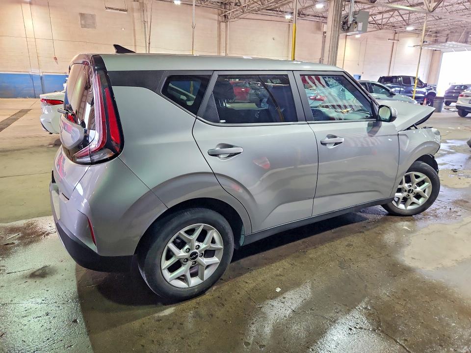 66495526 :رقم المزاد ، KNDJ23AU1P7861688 vin ، 2023 Kia Soul مزاد بيع