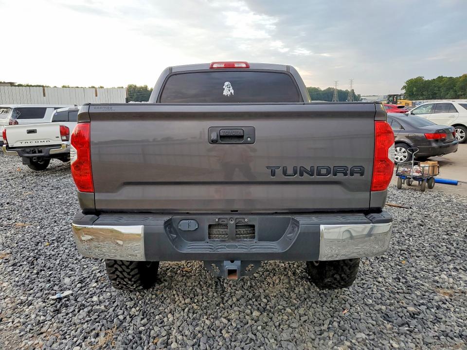 Продажа на аукционе авто 2018 Toyota Tundra, vin: 5TFEM5F13JX126045, номер лота: 64797956