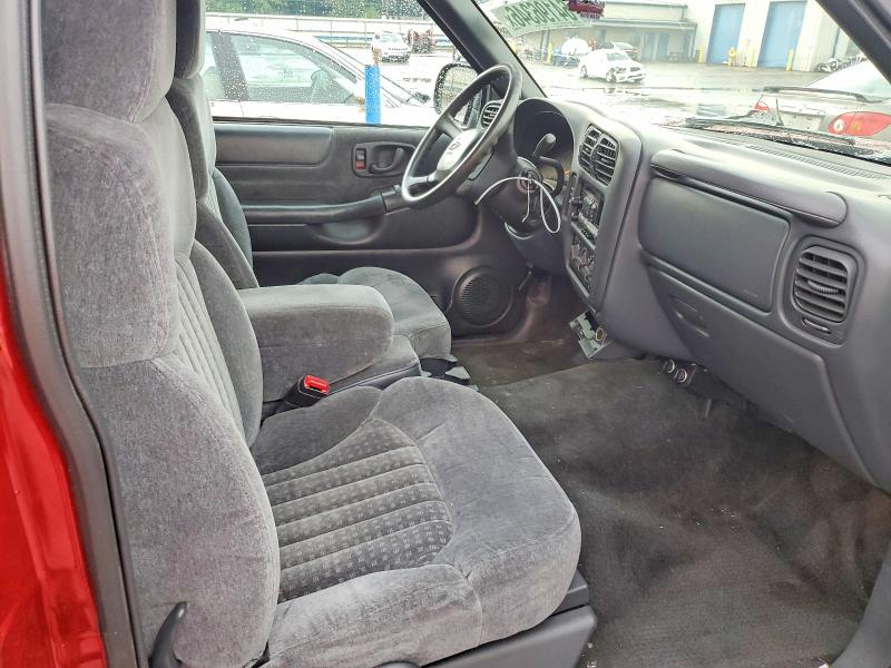 64196346 :رقم المزاد ، 1GCDT19W4Y8310915 vin ، 2000 Chevrolet S Truck مزاد بيع