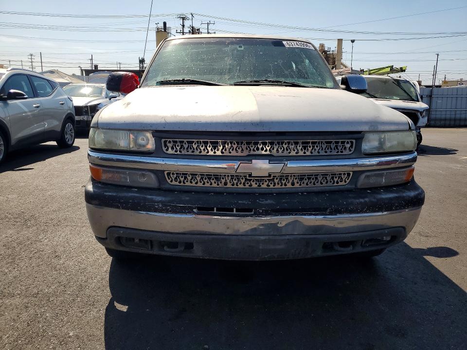 Продаж на аукціоні авто 2000 Chevrolet Silverado, vin: 1GCEC19VXYZ352995, номер лоту: 63743996
