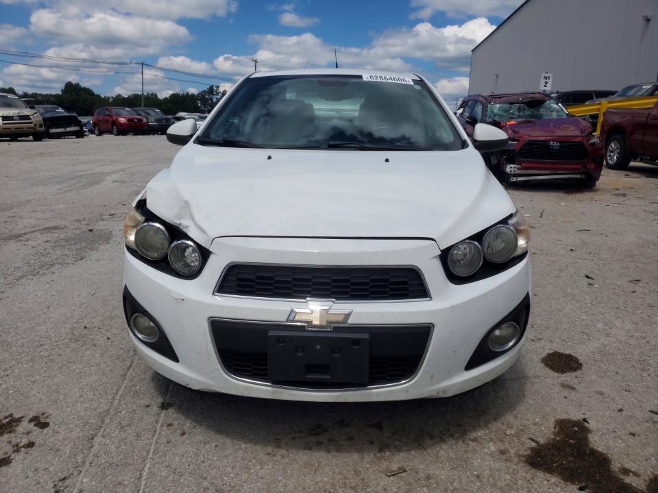 62864606 :رقم المزاد ، 1G1JE5SB6D4186345 vin ، 2013 Chevrolet Sonic مزاد بيع