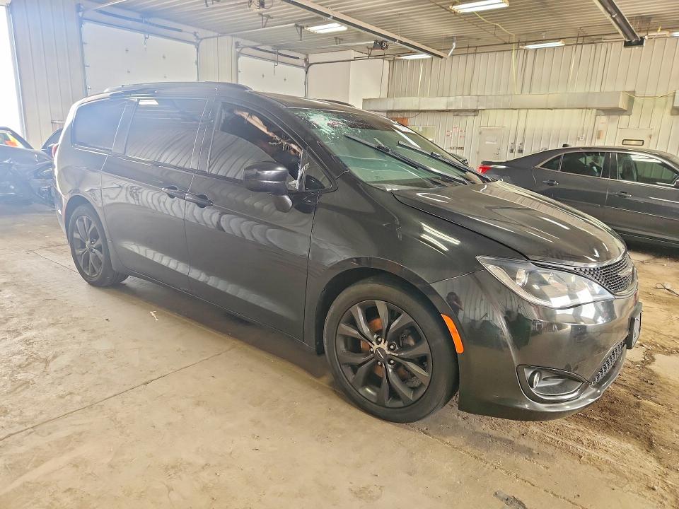 Aukcja sprzedaży 2018 Chrysler Pacifica, vin: 2C4RC1EG0JR260318, numer aukcji: 64602526