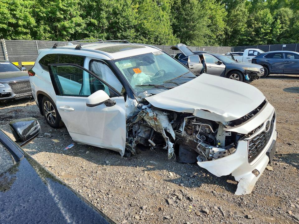 Aukcja sprzedaży 2022 Toyota Highlander, vin: 5TDGZRBH8NS586172, numer aukcji: 63683286