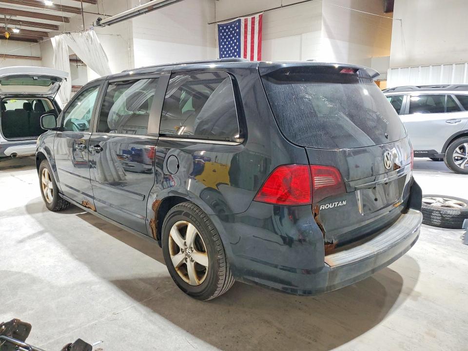 64323246 :رقم المزاد ، 2V4RW3DG5BR718155 vin ، 2011 Volkswagen Routan مزاد بيع
