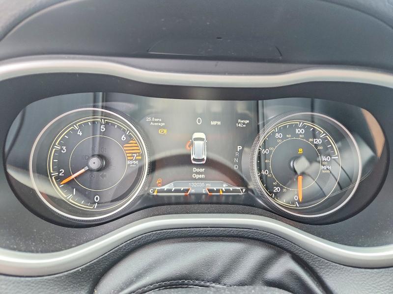 67146386 :رقم المزاد ، 1C4PJMBBXHW536447 vin ، 2017 Jeep Cherokee مزاد بيع